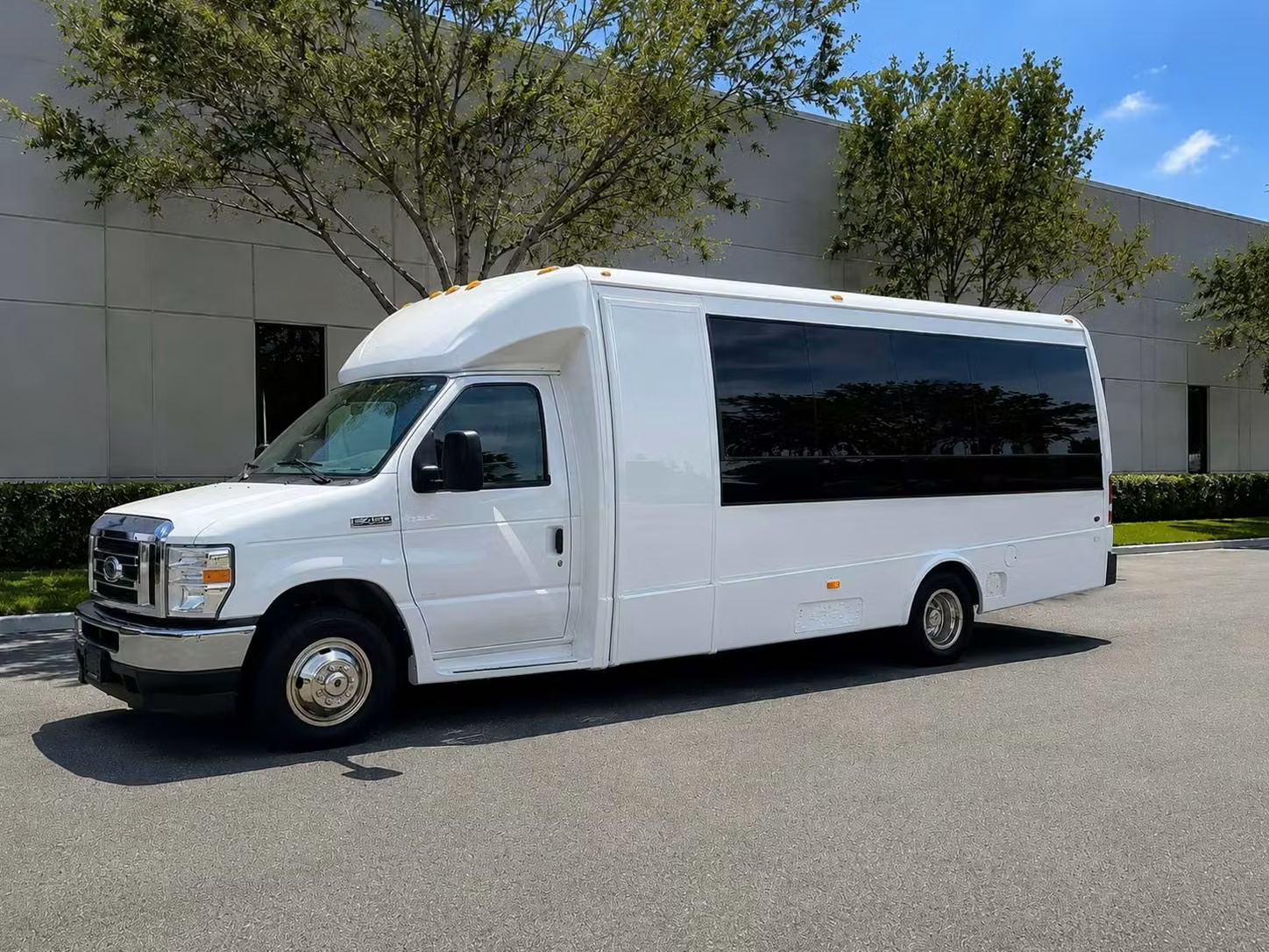 daphne 15 passenger minibus rental