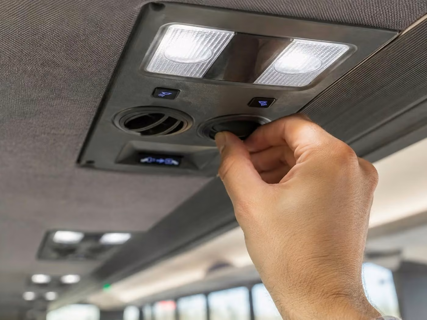 daphne 18 passenger minibus climate control